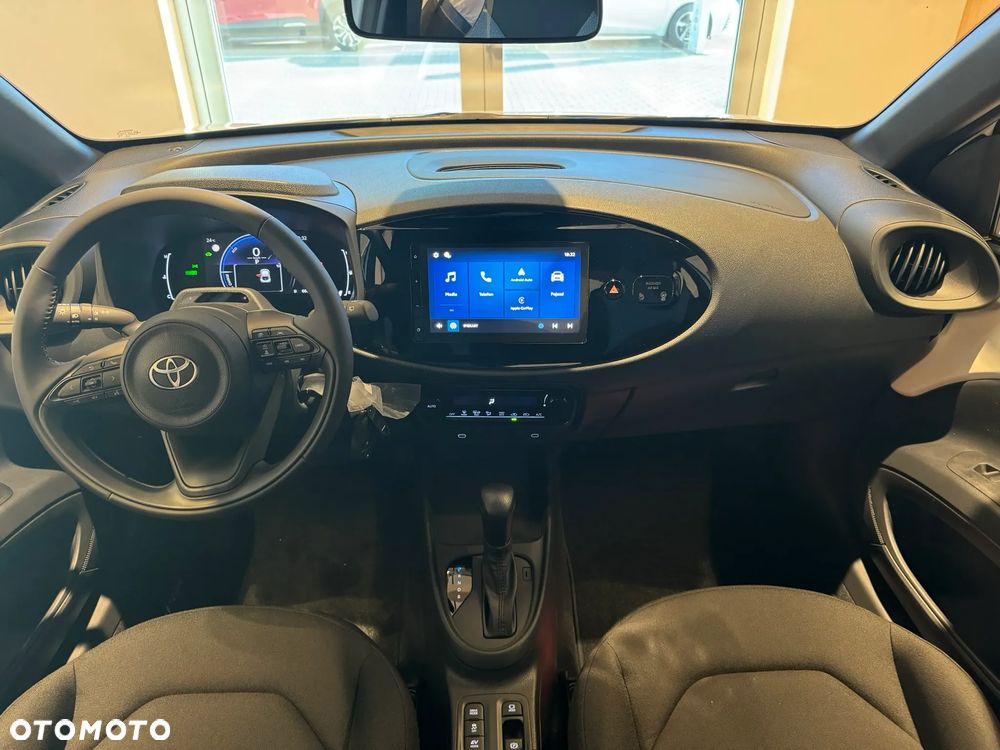 Toyota Aygo X Hybrid 1.5 Active e-CVT - 9