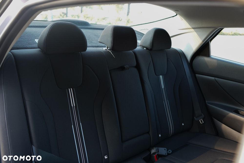 Hyundai Elantra 1.6 Smart CVT - 15