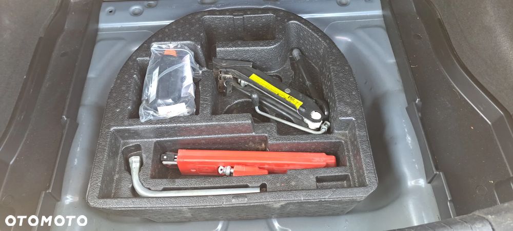 Kia Ceed 1.6 CRDi 90 Vision - 12