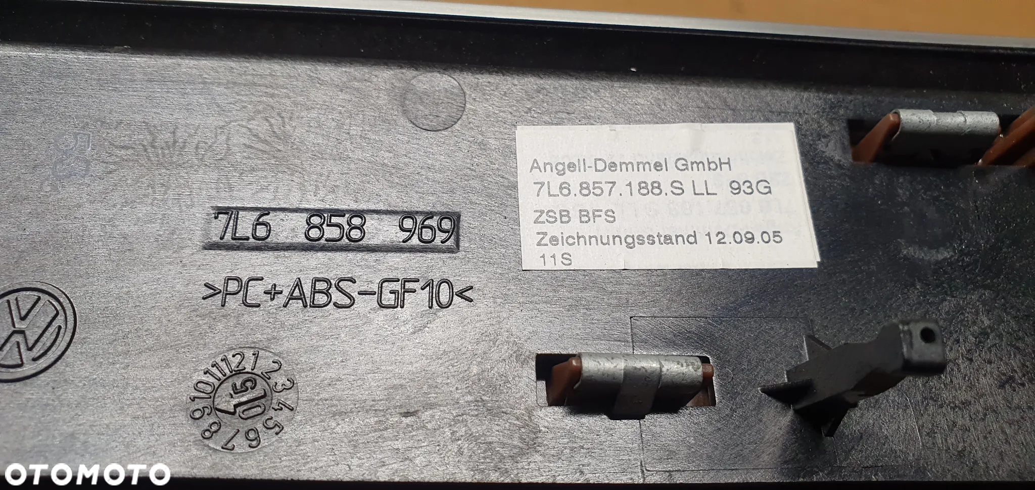 Listwa osłona dekor konsoli VW Touareg 7L6857188S 7L6858969 - 5