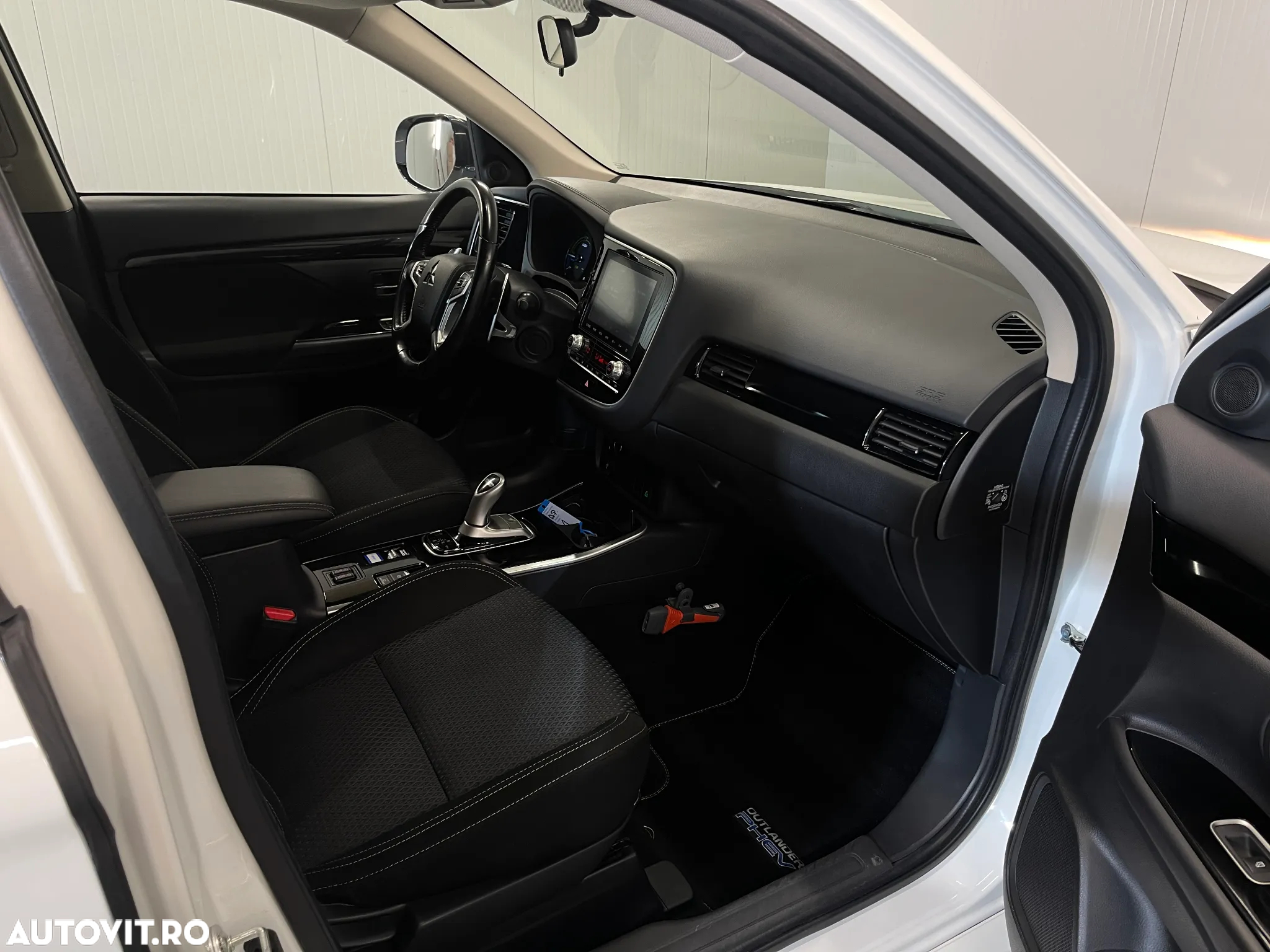 Mitsubishi Outlander 2.4 4WD Plug-In Hybrid - 9