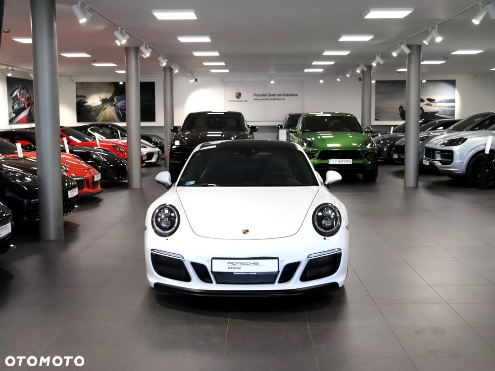 Porsche 911 Carrera 4 GTS PDK - 8