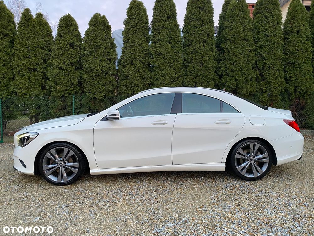 Mercedes-Benz CLA 180 7G-DCT UrbanStyle Edition - 3