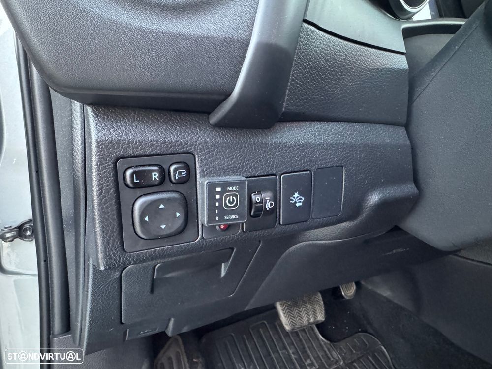 Toyota Auris Touring Sports 1.8 HSD Comfort+P.Sport - 14