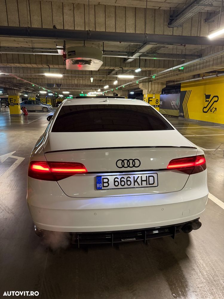 Audi S8 Plus - 4