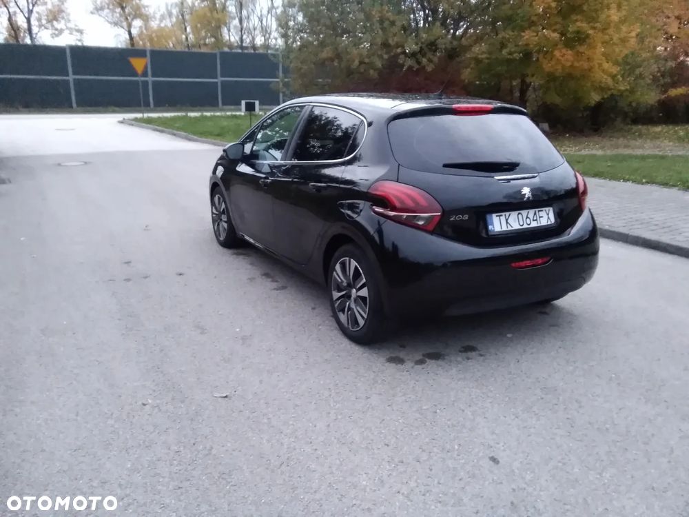 Peugeot 208 - 5
