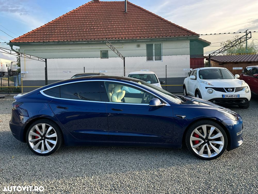 Tesla Model 3 - 4