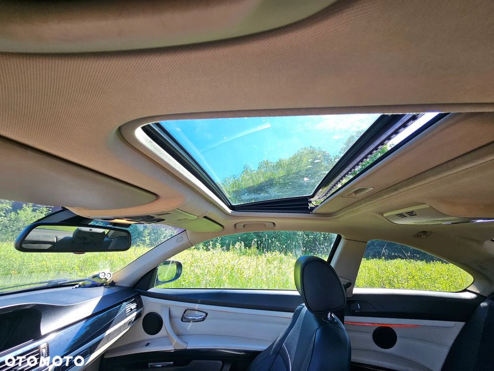 BMW Seria 3 330d xDrive - 14