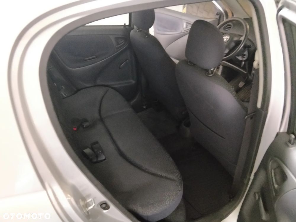 Toyota Yaris 1.0 Base - 7