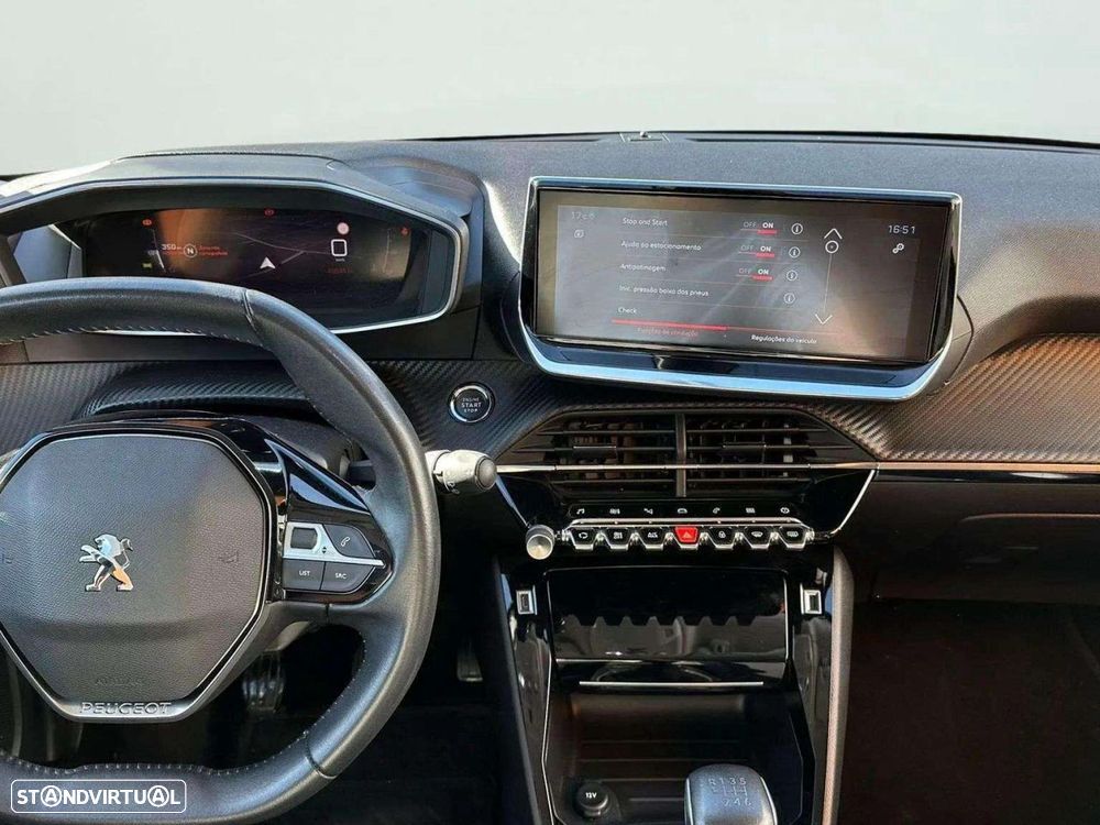 Peugeot 2008 1.2 PureTech Allure - 12