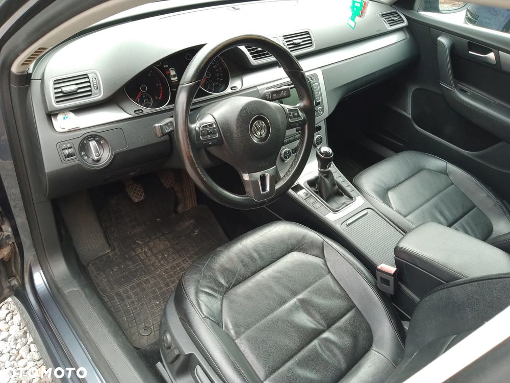 Volkswagen Passat 1.6 TDI DPF BlueMot Highline - 10