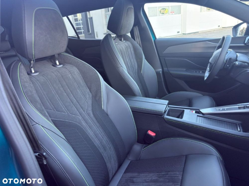 Peugeot 408 - 26