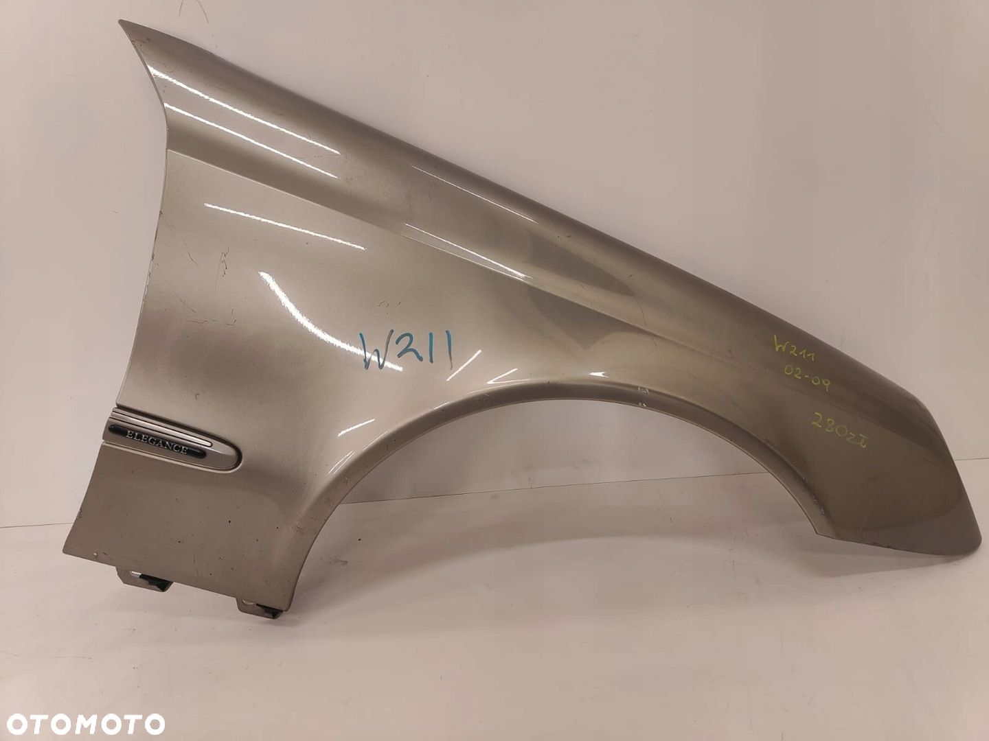 Mercedes w211 e klasa 02-09 BŁOTNIK PRAWY PRZÓD - 1