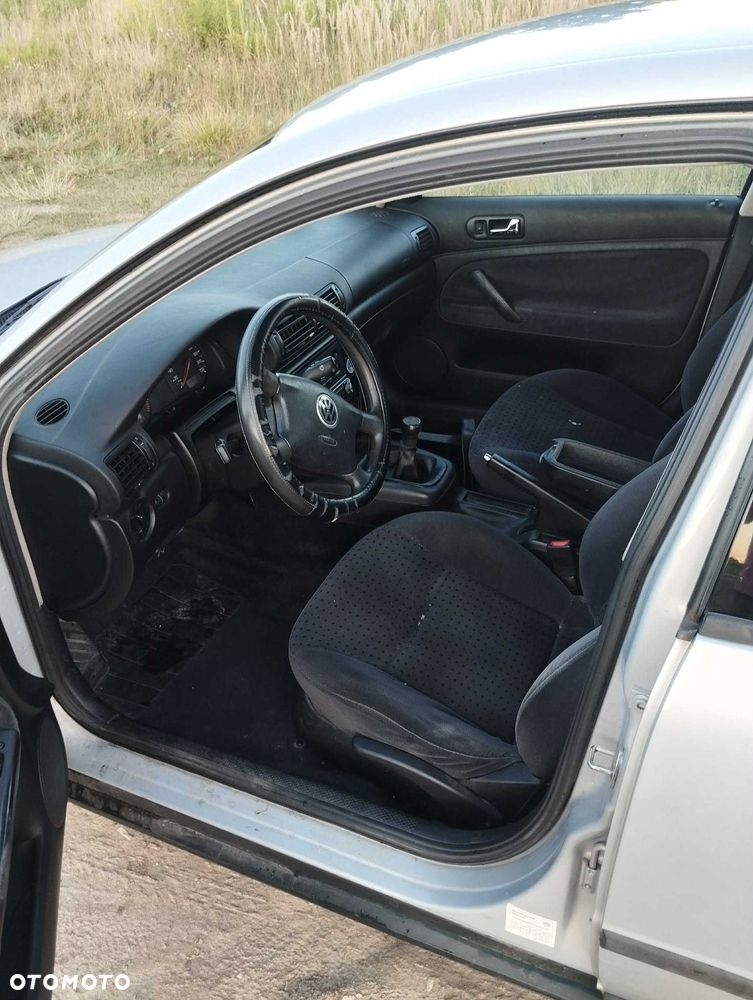 Volkswagen Passat - 4