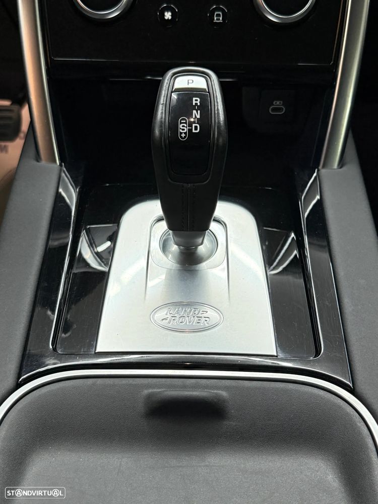 Land Rover Discovery Sport P300e - 35