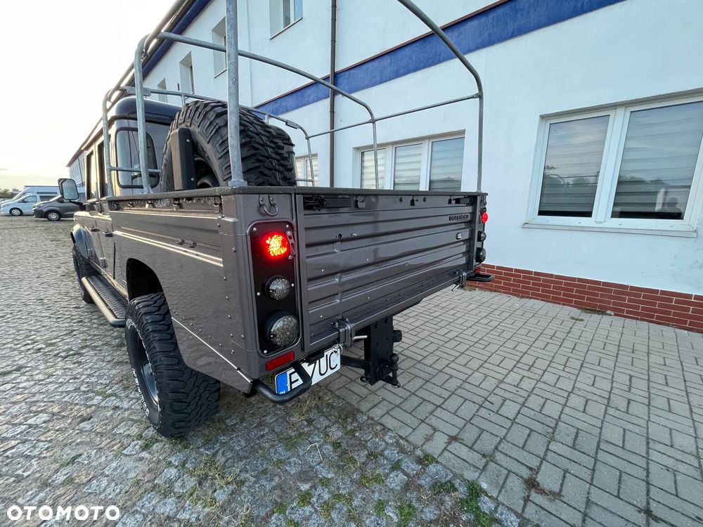 Land Rover Defender - 26