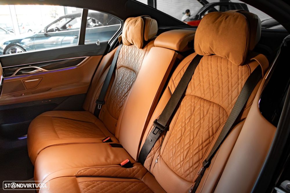 BMW 740 d xDrive Pack M Auto - 9