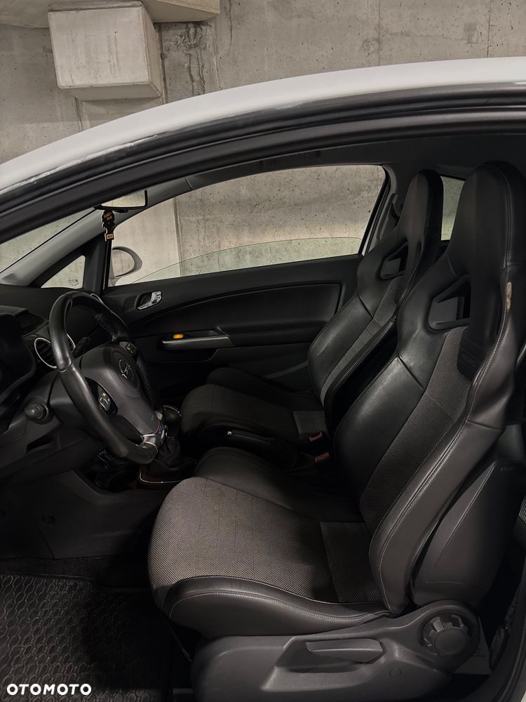 Opel Corsa 1.6 Turbo OPC - 36