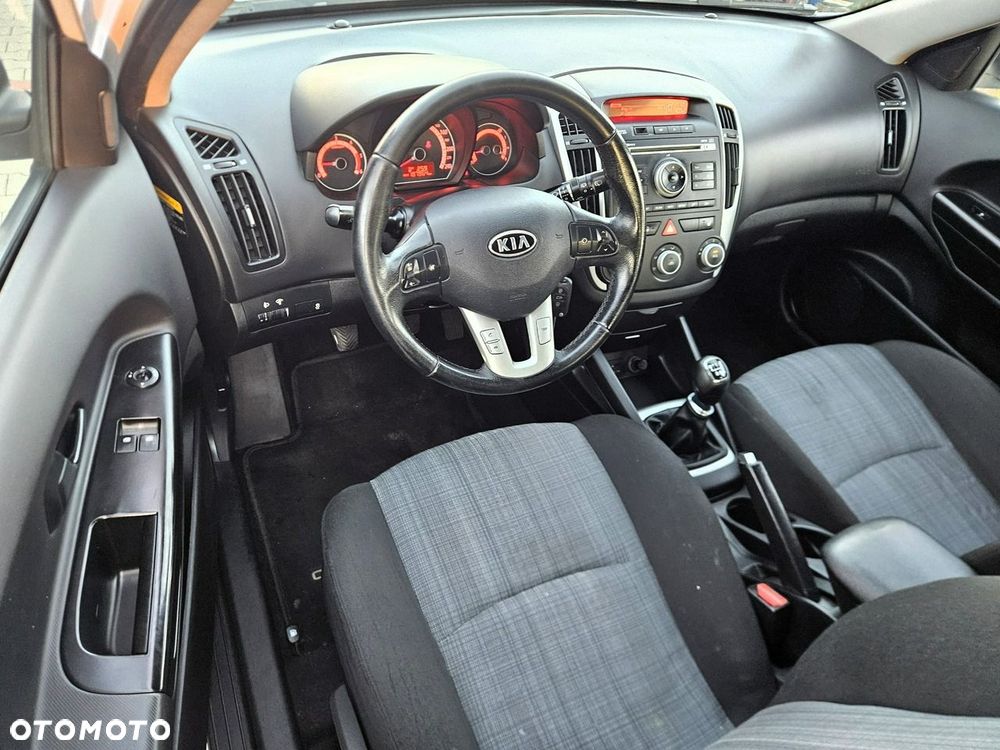 Kia Ceed 1.6 CRDi 90 ISG Spirit - 9