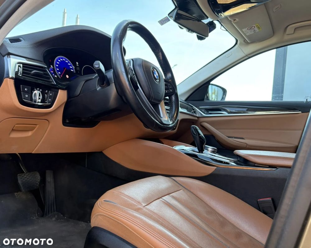 BMW Seria 5 530d xDrive Luxury Line - 11