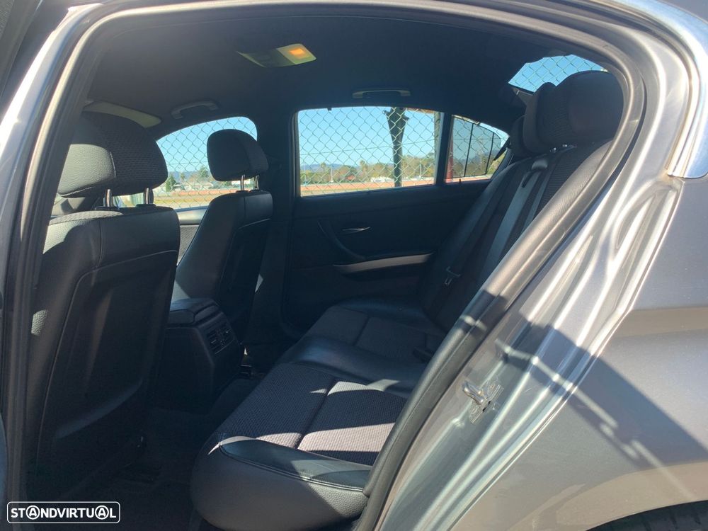 BMW 318 d Pack M - 13