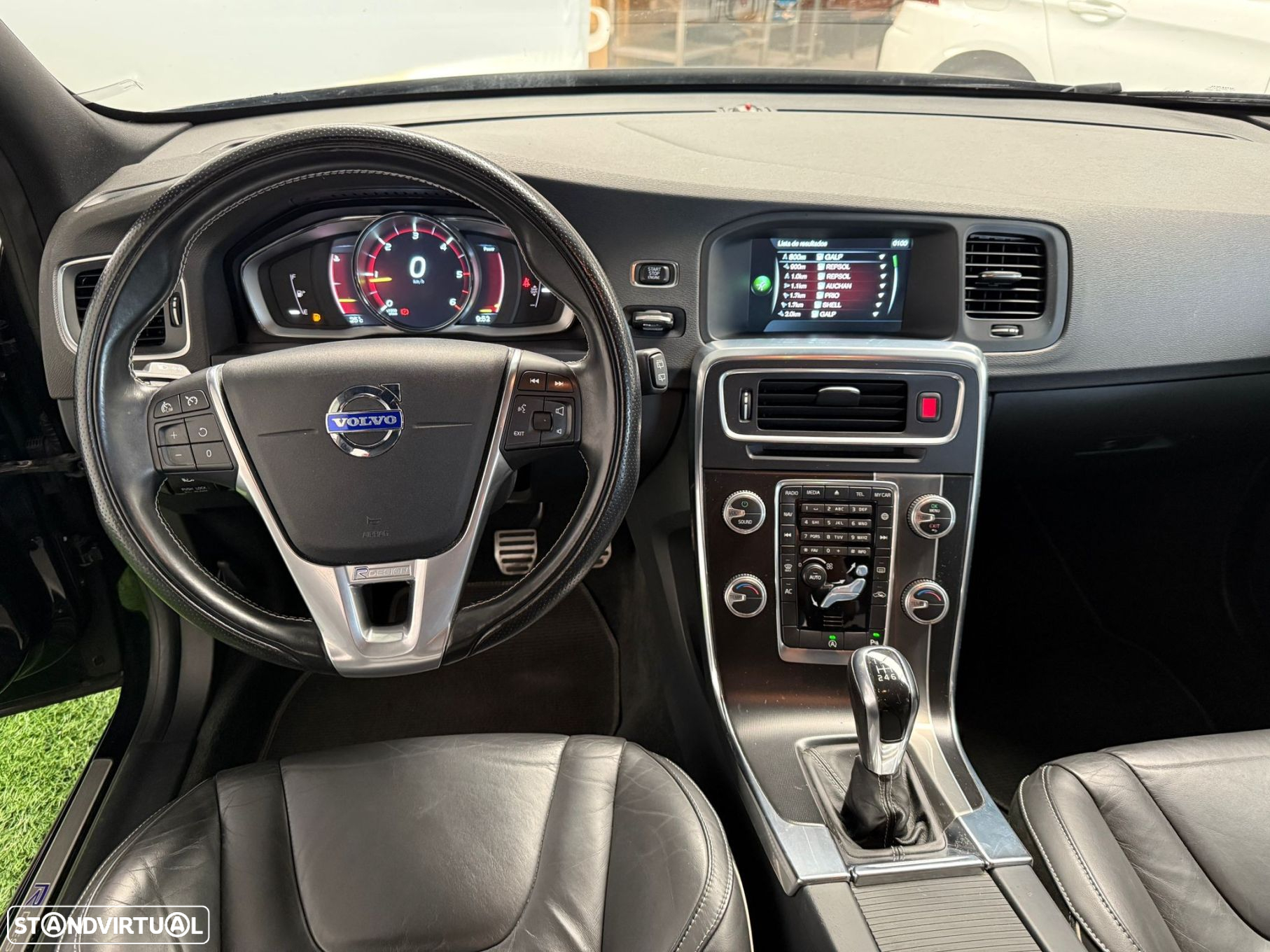 Volvo V60 2.0 D4 R-Design - 13