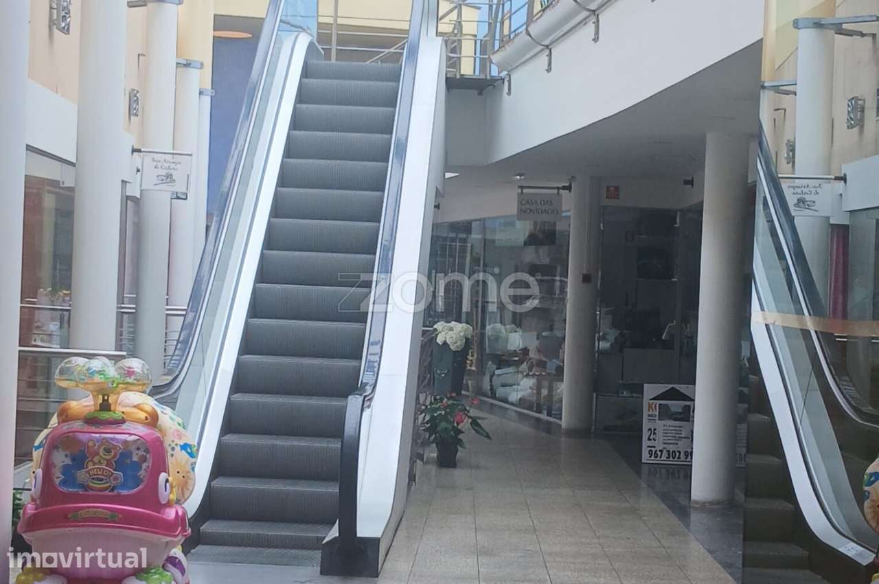 Loja comercial na rua da Junqueira Póvoa de Varzim - Grande imagem: 5/16