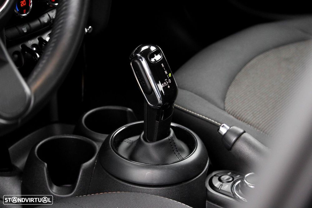 MINI 5 Portas Cooper Auto - 16