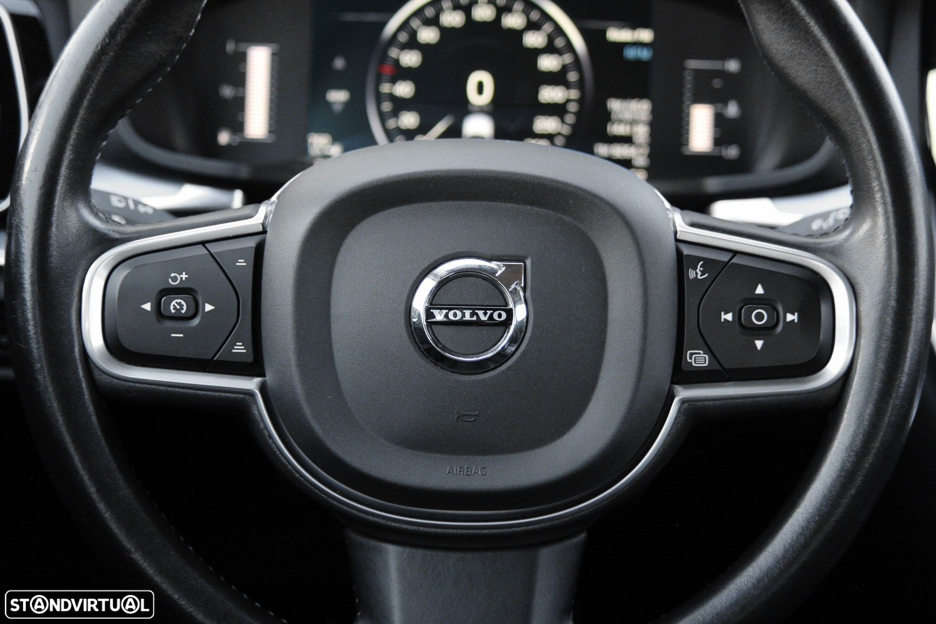 Volvo V60 2.0 D3 Momentum - 28