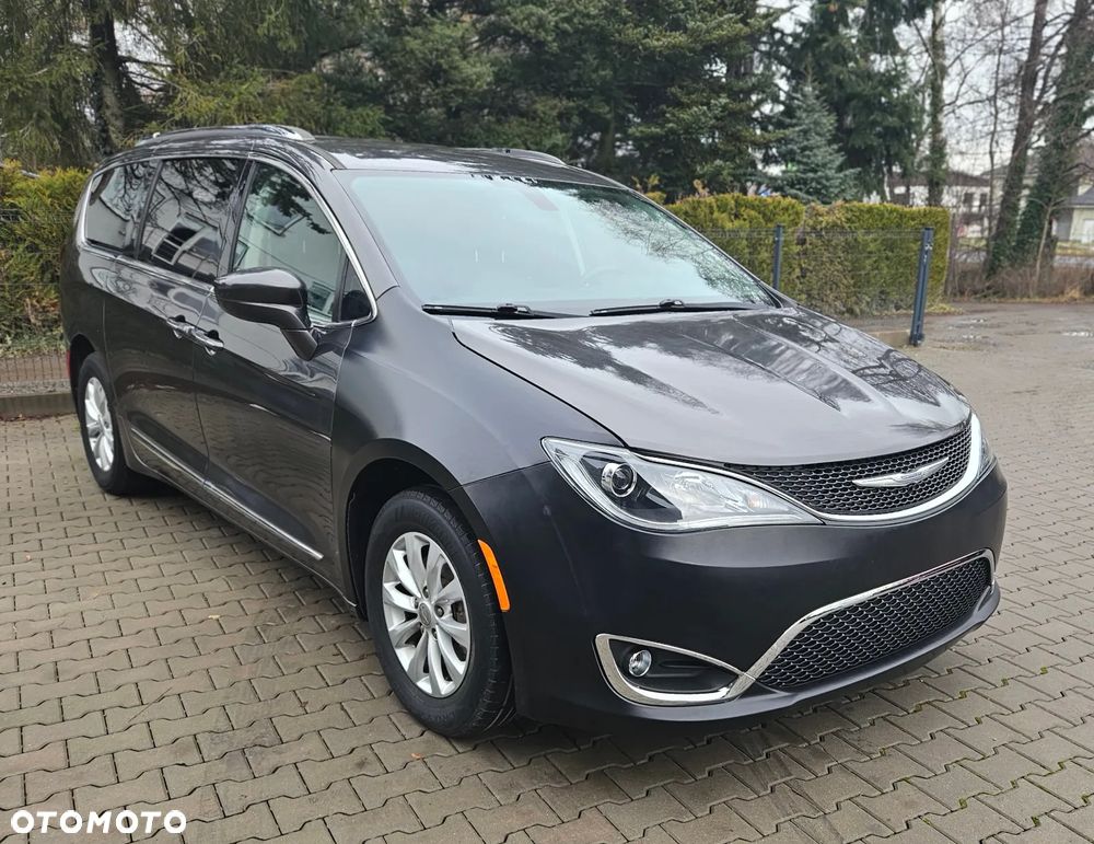 Chrysler Pacifica - 1