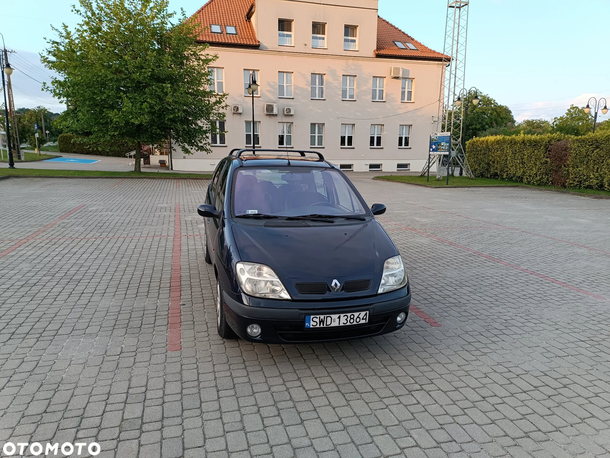 Renault Scenic 1.6 16V Confort Privilege - 10
