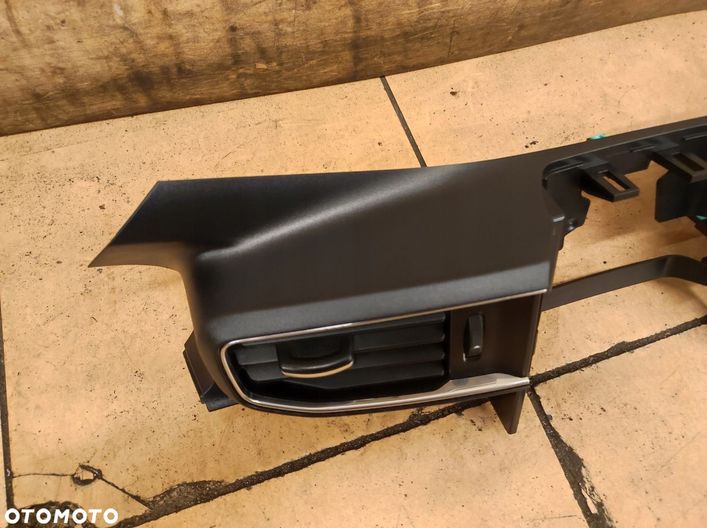 Listwa dekor kratka kratki nawiewu deski konsoli środkowa Explorer VI 6 EU - 6