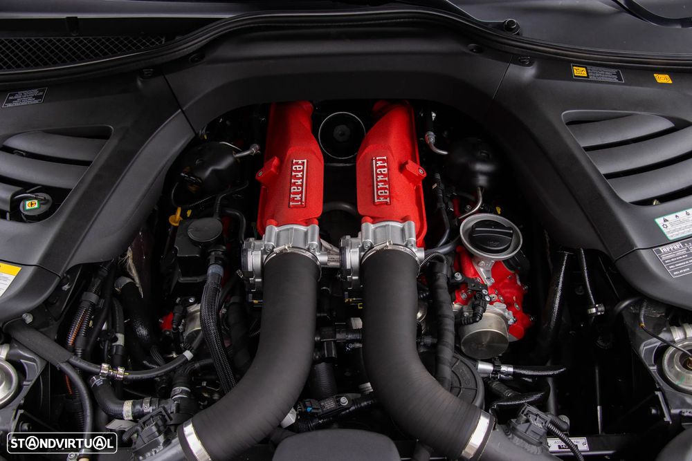 Ferrari GTC4 Lusso - 36