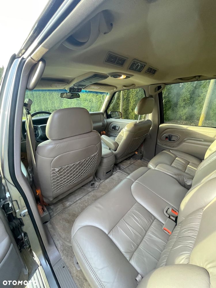 Chevrolet Suburban - 13