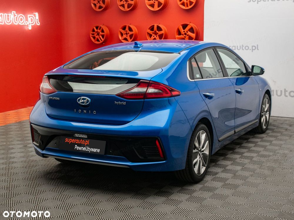 Hyundai IONIQ - 7