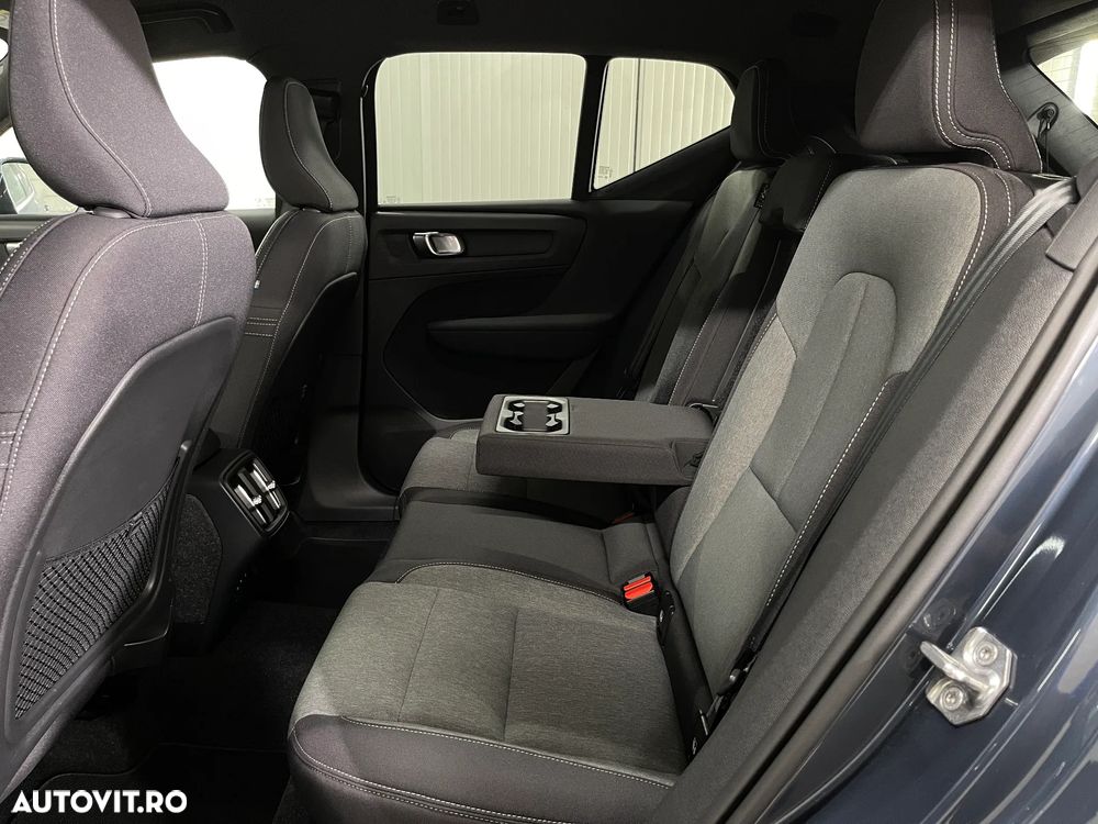 Volvo XC 40 B4 AT8 AWD Mild Hybrid Momentum Pro - 12