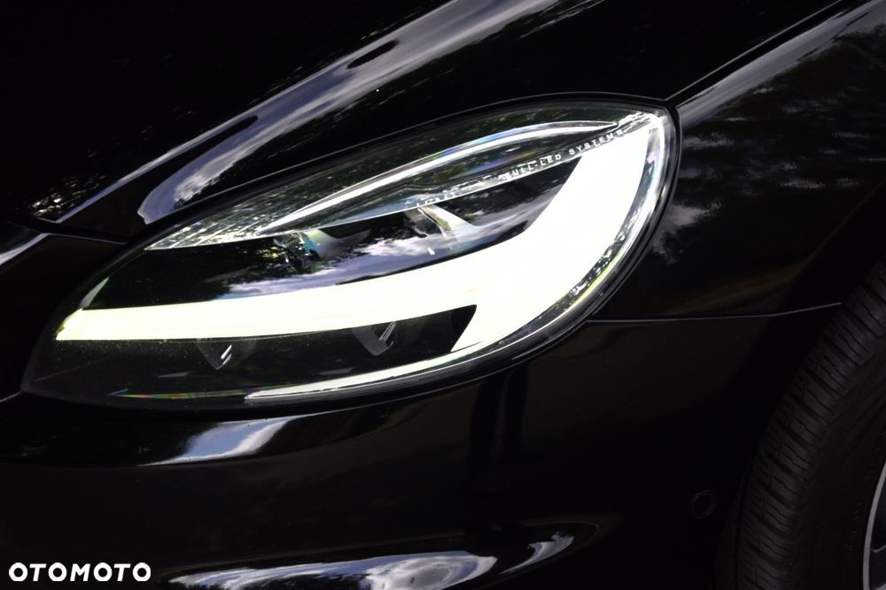 Volvo V40 D3 Geartronic RDesign - 22