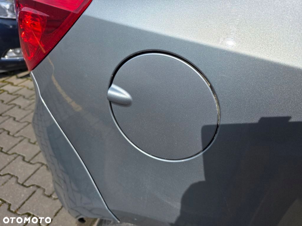 OPEL MERIVA B II 2 KLAPKA WLEWU PALIWA LAKIER Z179 - 1