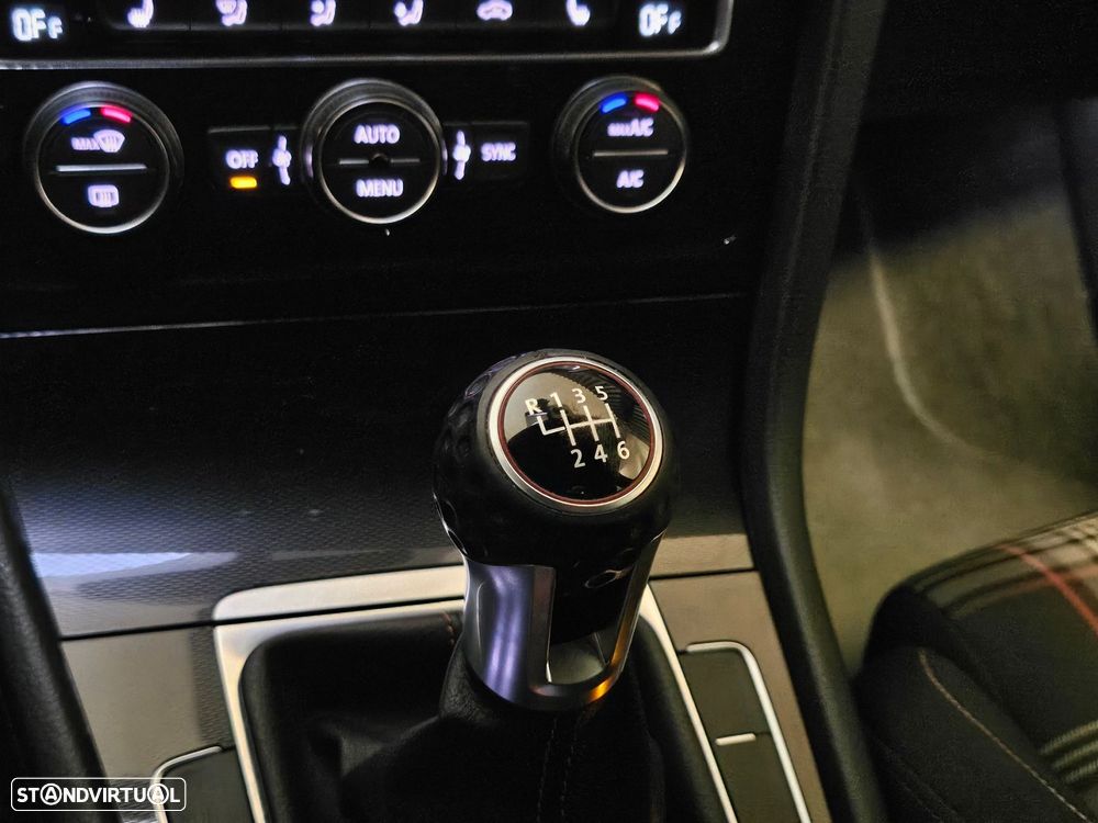 VW Golf 2.0 TSi GTi - 16