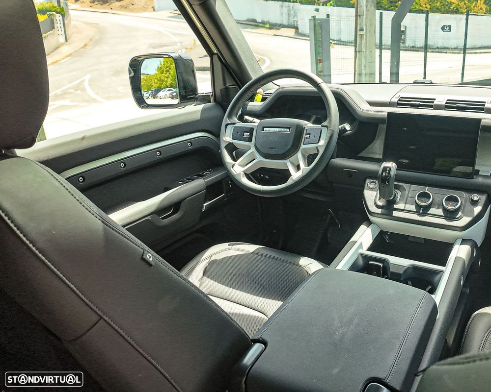 Land Rover Defender 2.0 P300e 110 AWD X-Dynamic SE - 24