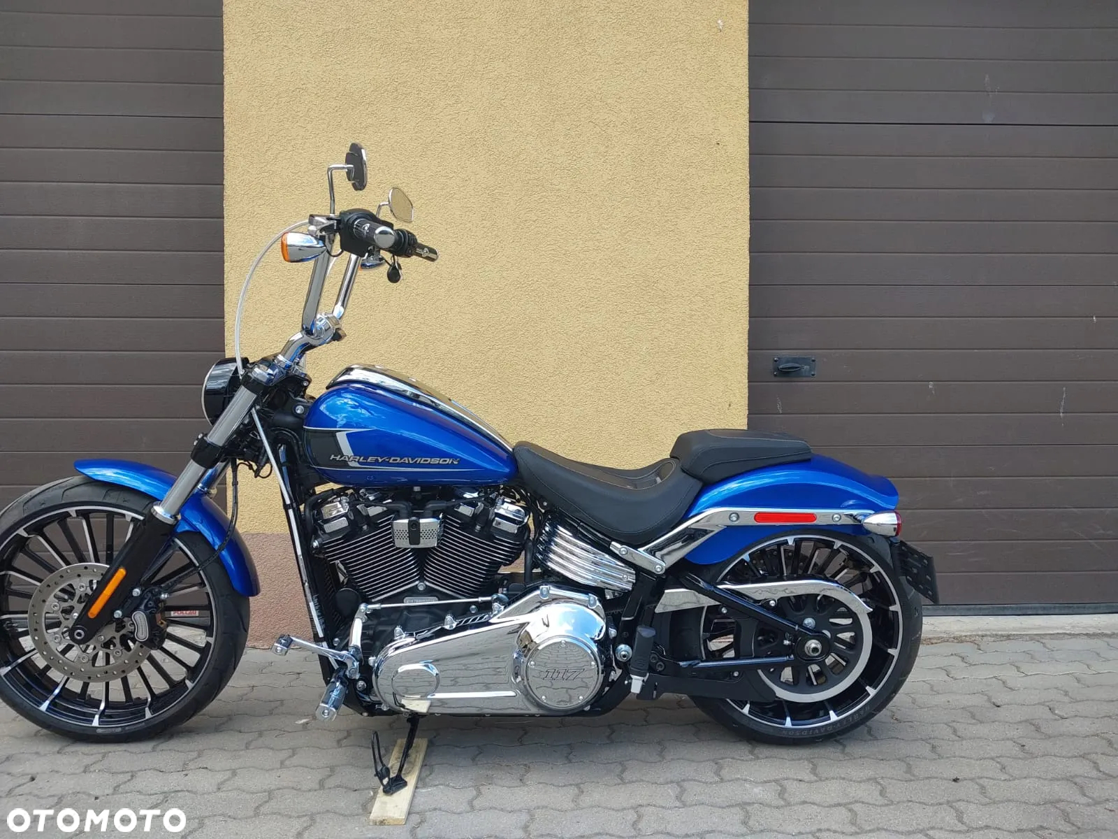 Harley-Davidson Softail Breakout - 17
