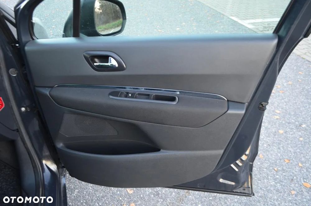 Peugeot 5008 HDI 160 Automatik Business-Line - 25