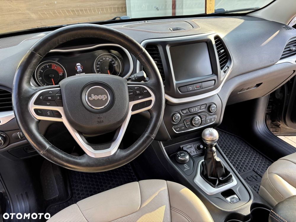 Jeep Cherokee - 5