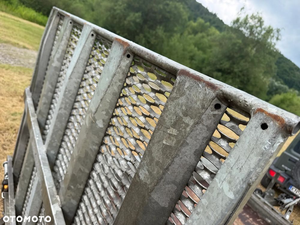 Inny Przyczepa Dwuosiowa Ciężarowa-LAWETA Do Koparek Maszyn Budowlanych. HULCO TERRAX-2 3001-LK.  NAJAZD Pełny Klapa z Bardzo mocnej konstrukcji. Lekki system otwierania najazdu jedną ręką! DMC 3000Kg! Jest To Laweta marki PREMIUM. Dwie ośie hamujące! Pełny ocynk. HULCO to Francuski Producent największy w Europie! Potężna jakość wykonania! Okazja Tanio. Laweta sprowadzona z Norwegii. Zero zużycia jak nówka sztuka! OKAZJA - 23