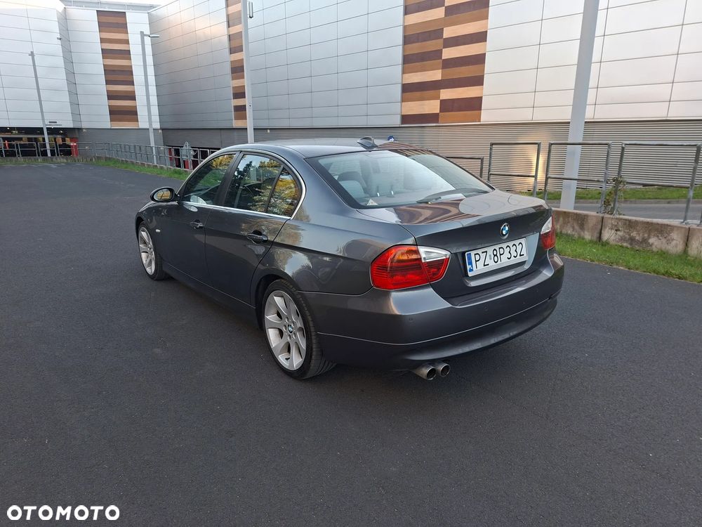 BMW Seria 3 330i - 3