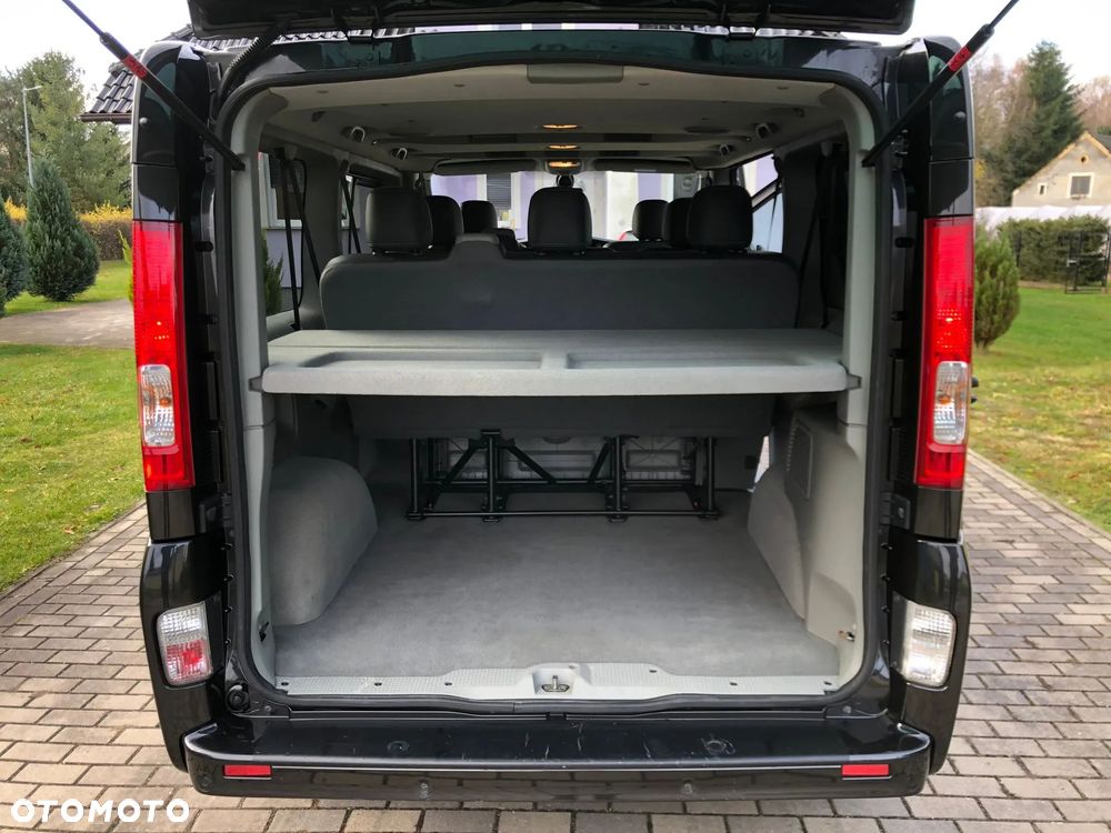 Renault Trafic Grand Passenger Black Edition - 9