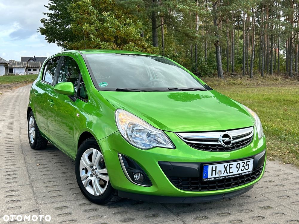 Opel Corsa 1.4 16V Color Edition - 1