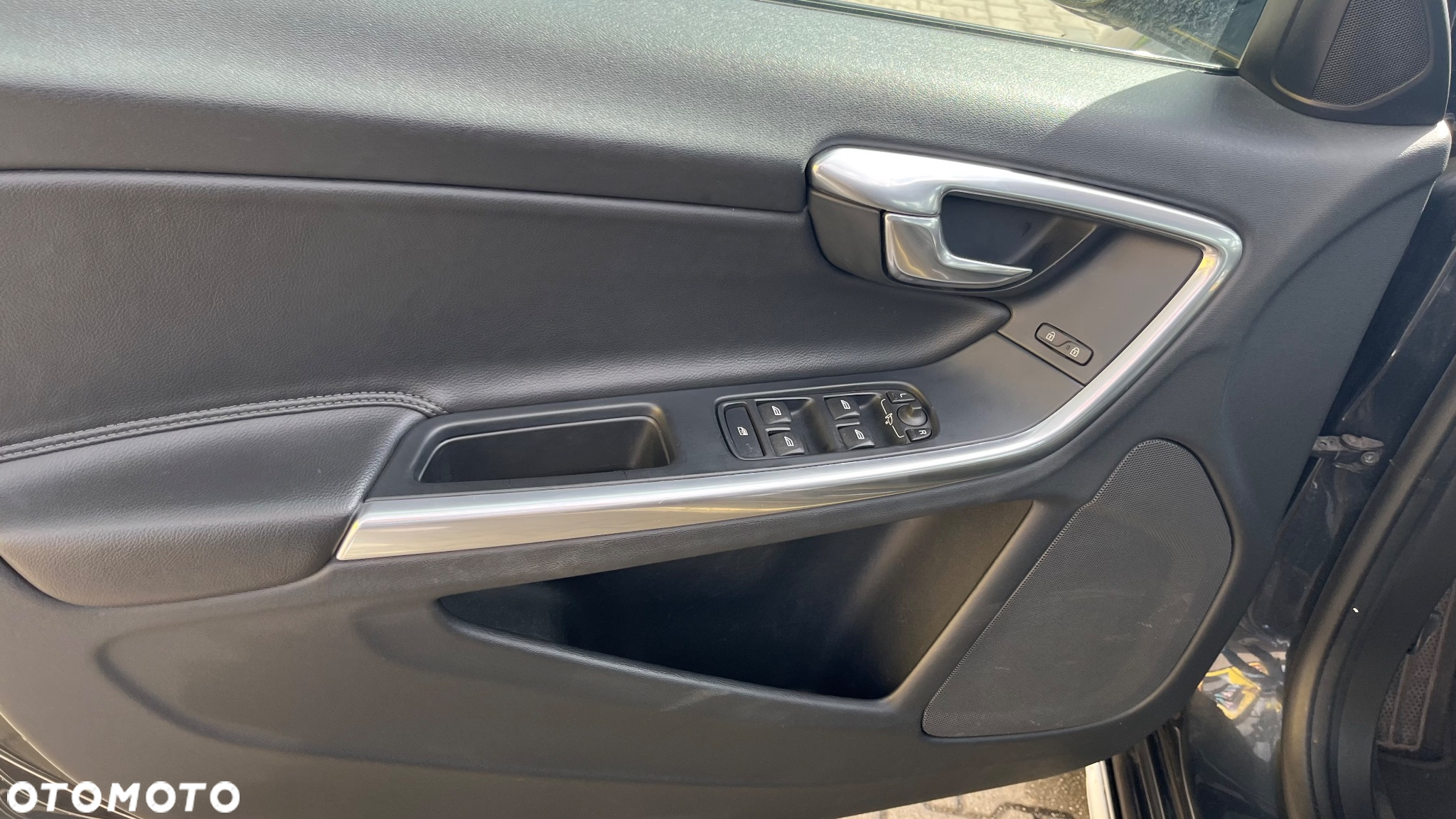 Volvo V60 Cross Country D3 Drive-E Momentum - 16