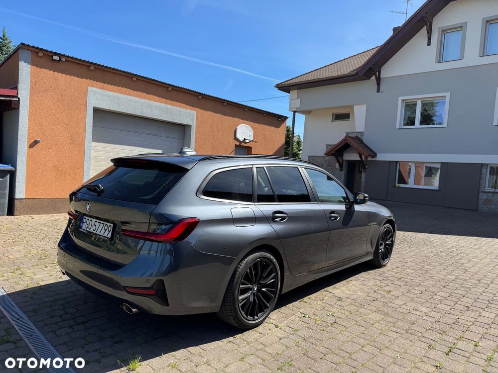 BMW Seria 3 318d mHEV - 8
