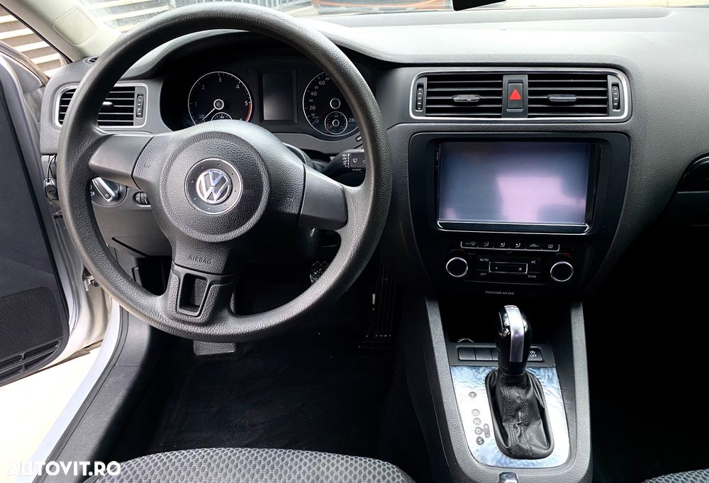 Volkswagen Jetta - 8